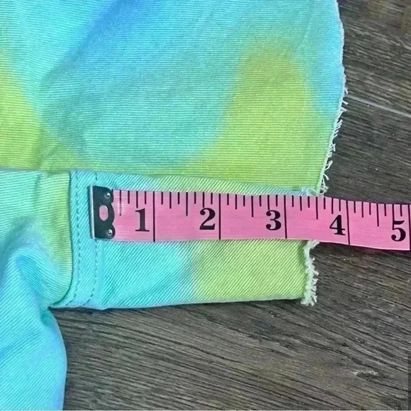 We Wore What Flare Bell Shorts, Stretch Twill Denim in Zvi Tie Tye. Size 25. NWT - Picture 15 of 16